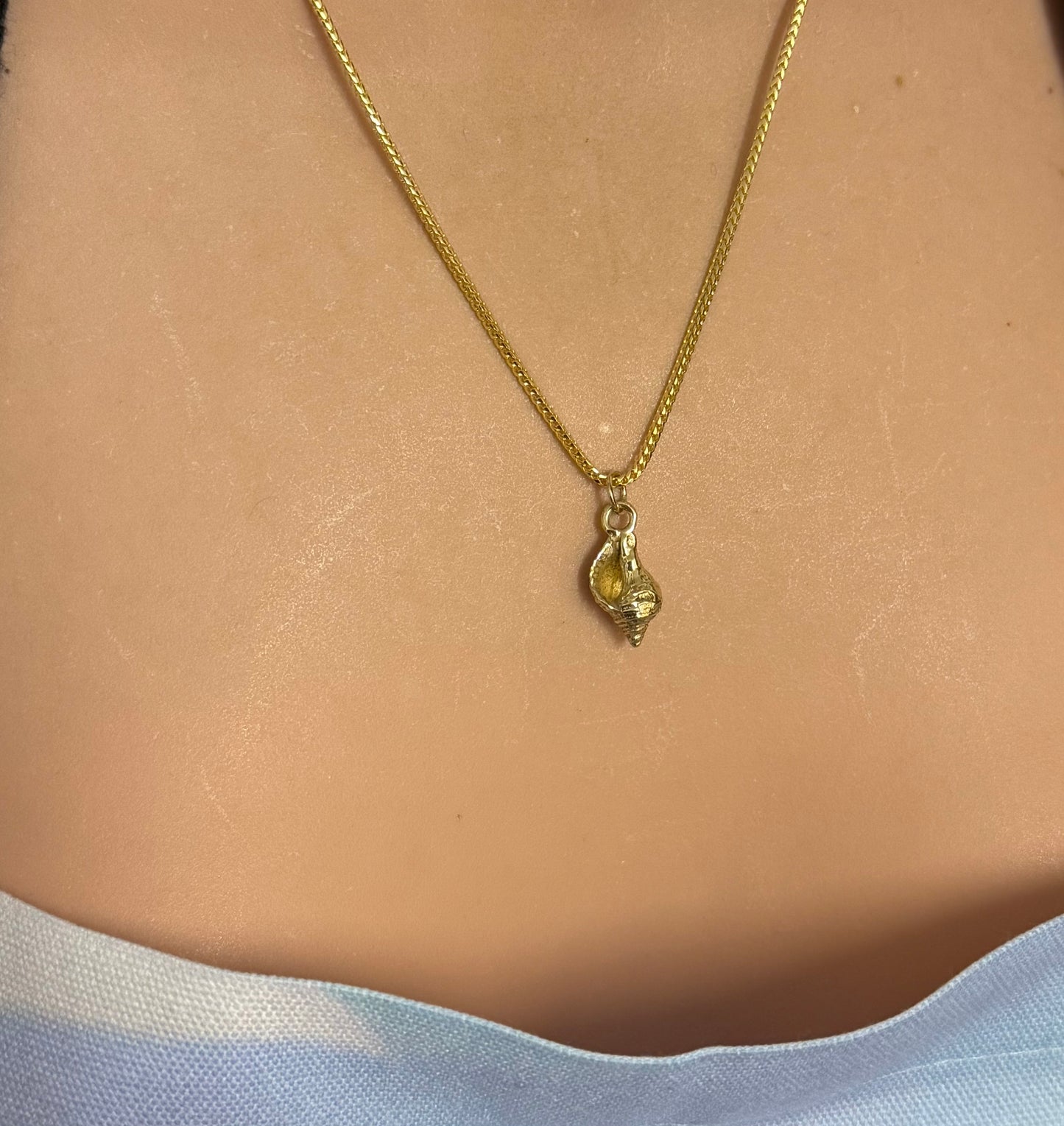 Whelk shell necklace in 9ct solid gold