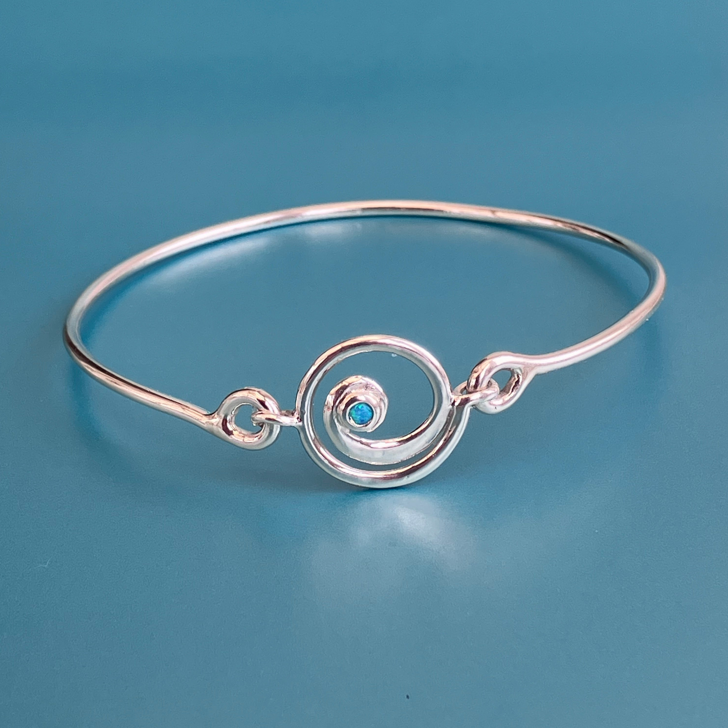 Wave bangle with opal set