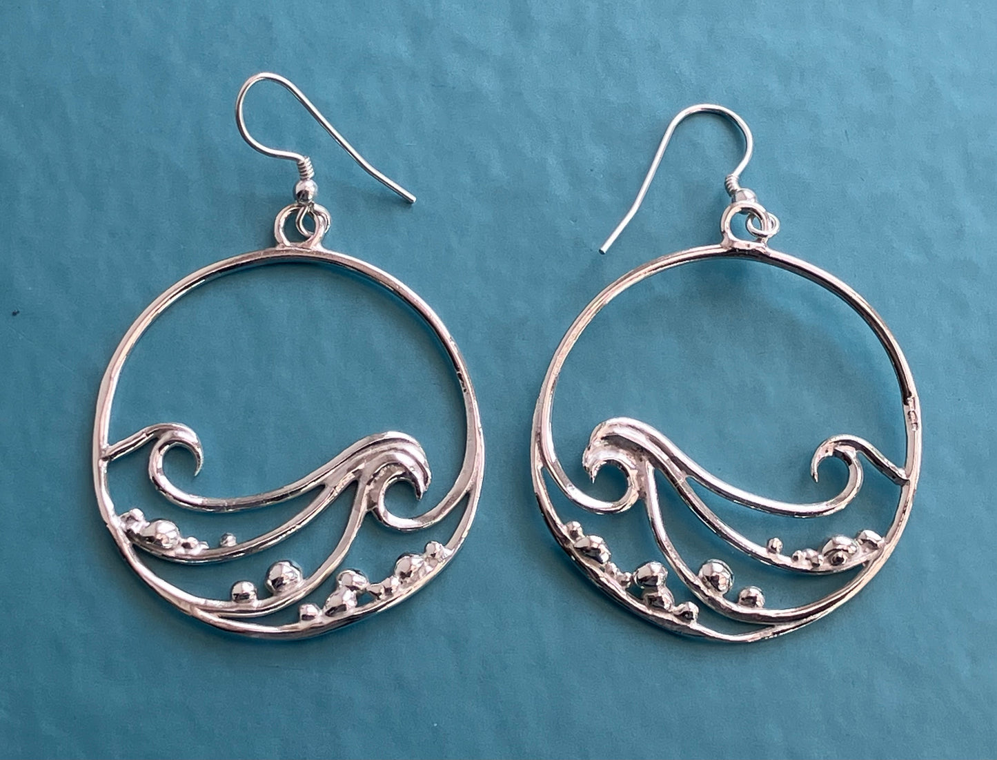 Wave and pebbles earrings