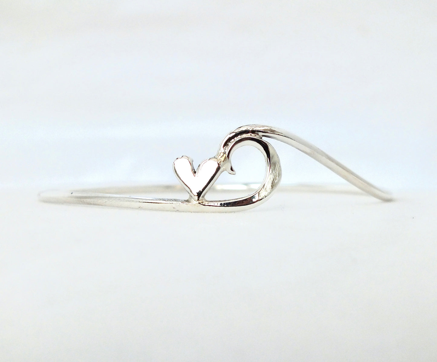 Wave heart bangle