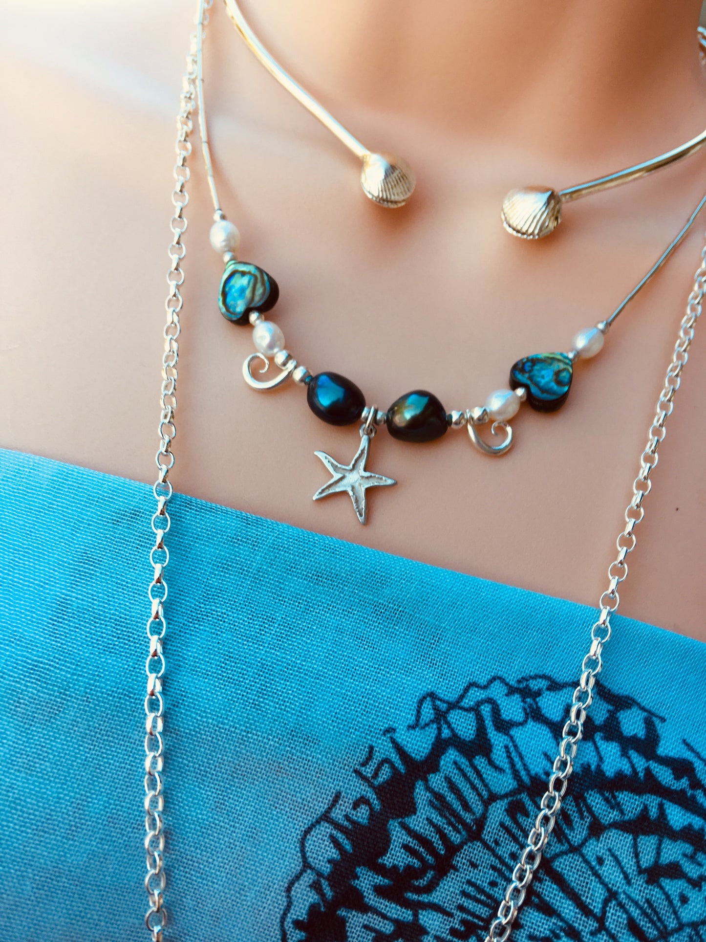 Black and white pearl starfish necklace