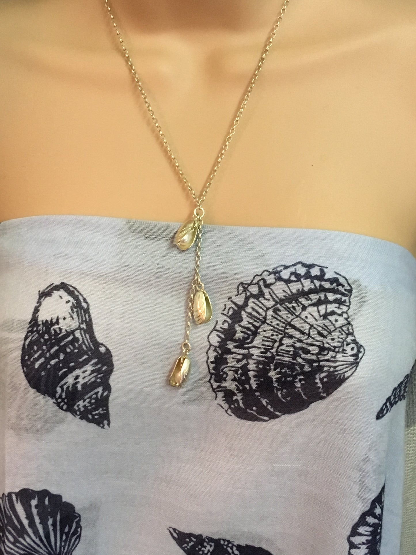 Mussel shells and pearls necklace