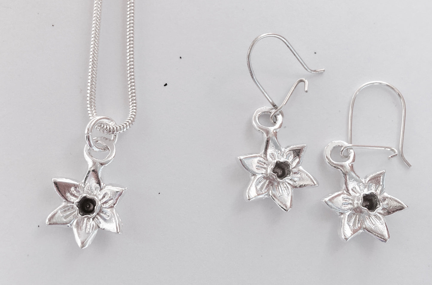 Daffodil silver charm