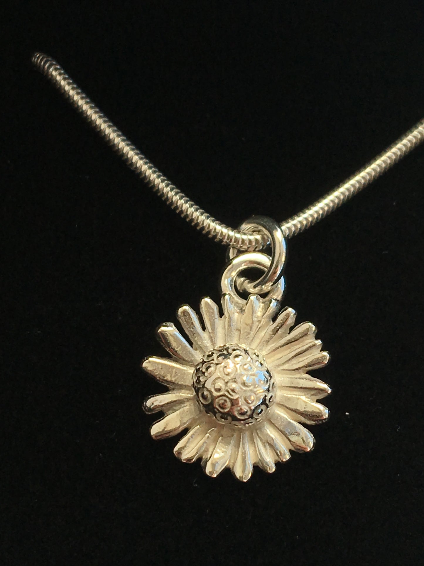 Daisy flower necklace