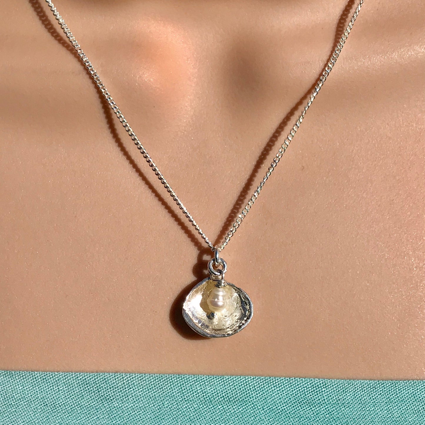 Silver shell necklace with pearl drop