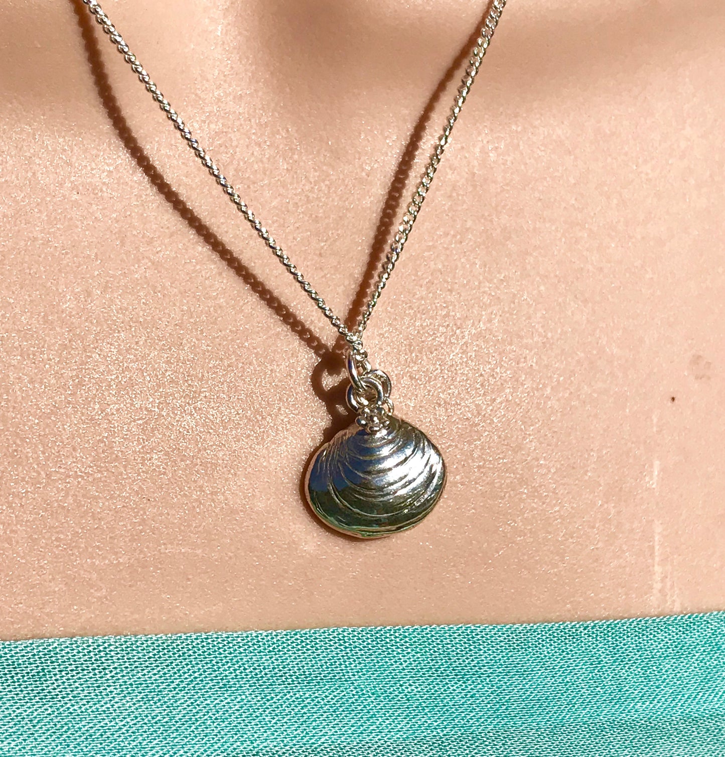 Silver shell necklace with pearl drop