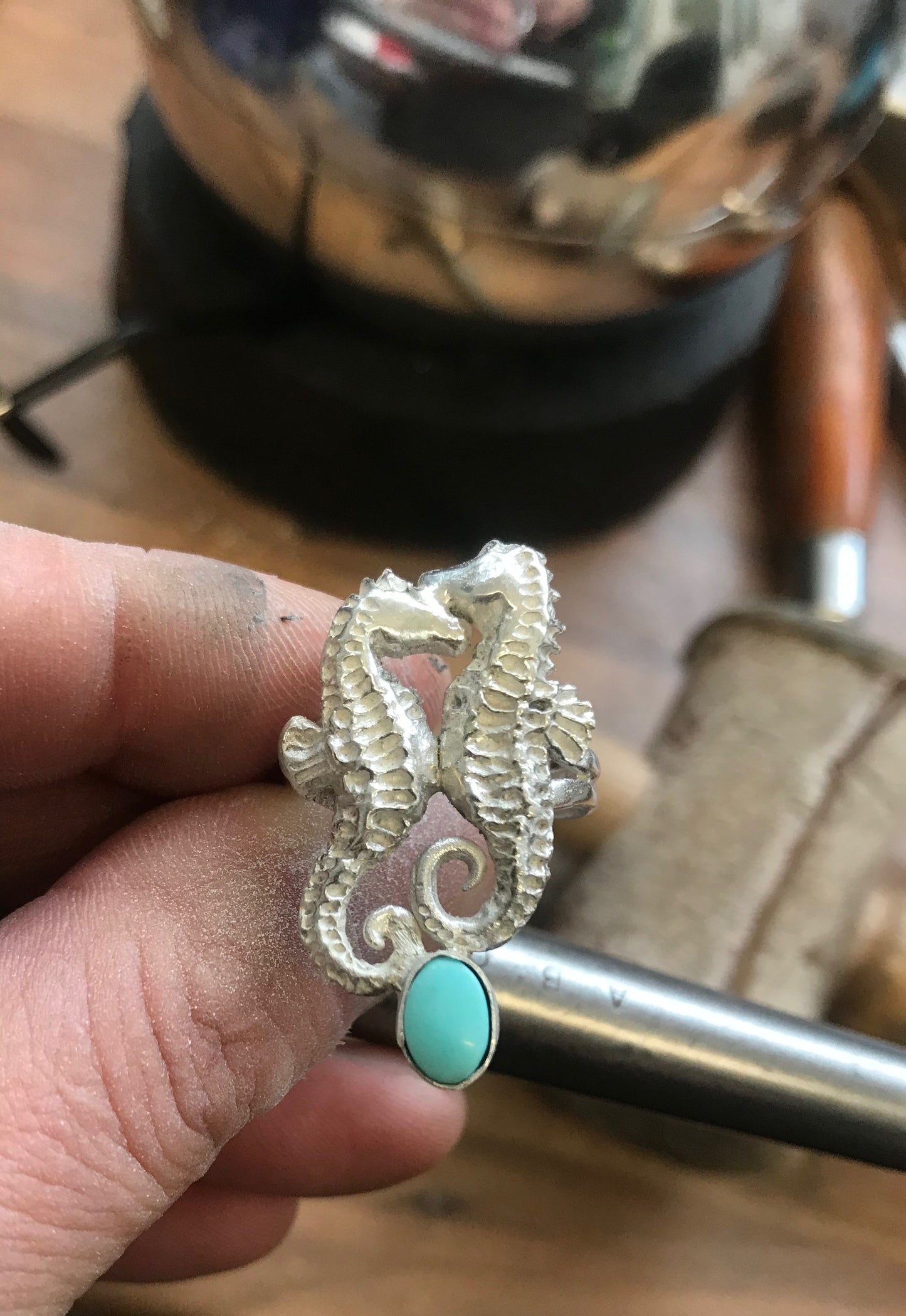 Seahorses ring with opal