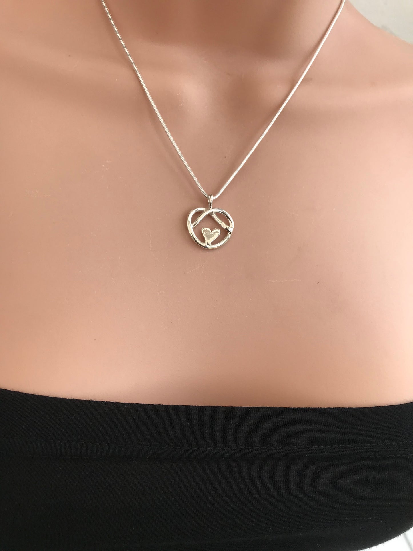 Heart knot meduim size necklace