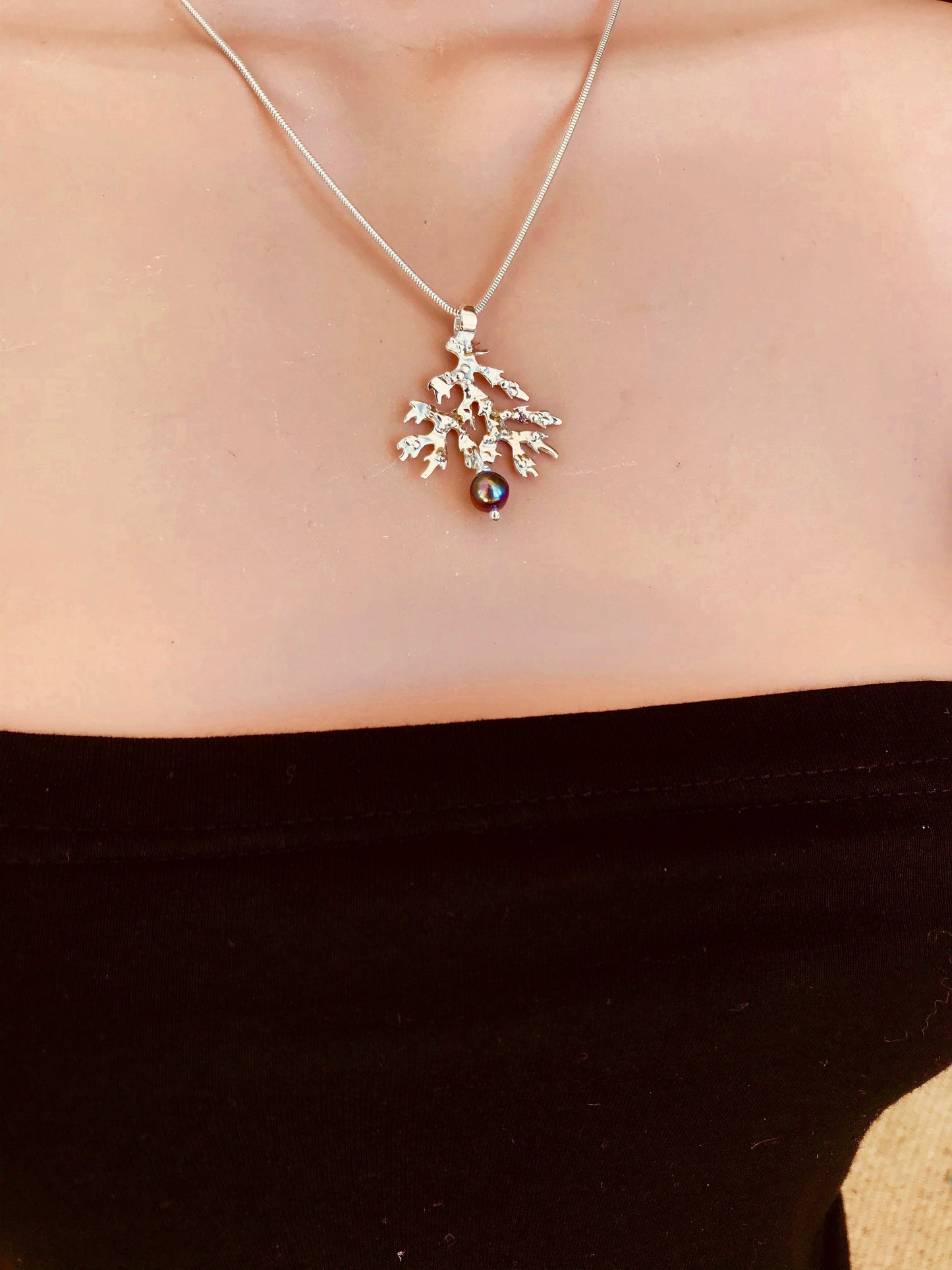 Silver seaweed necklace with black pearl by Pa-pa
