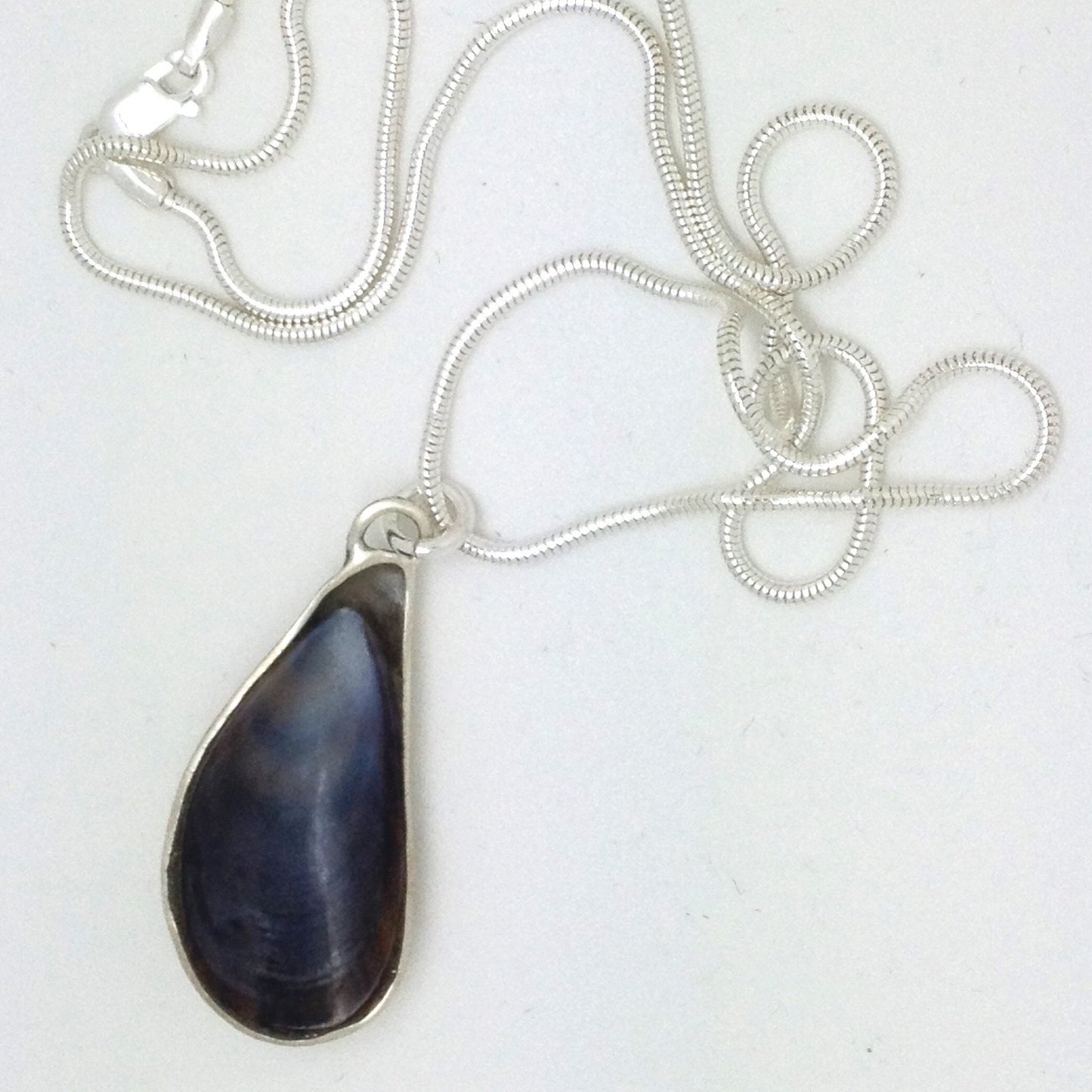 Solid silver real mussel necklace by Pa-pa jewellery