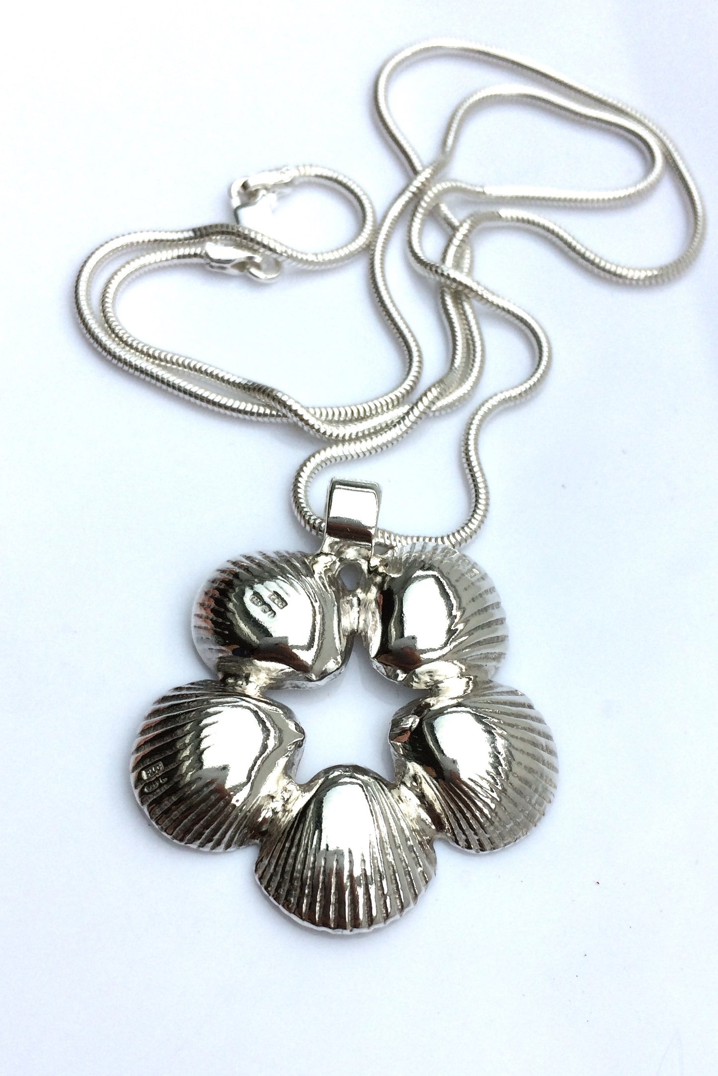 Cockle shell flower necklace by Pa-pa