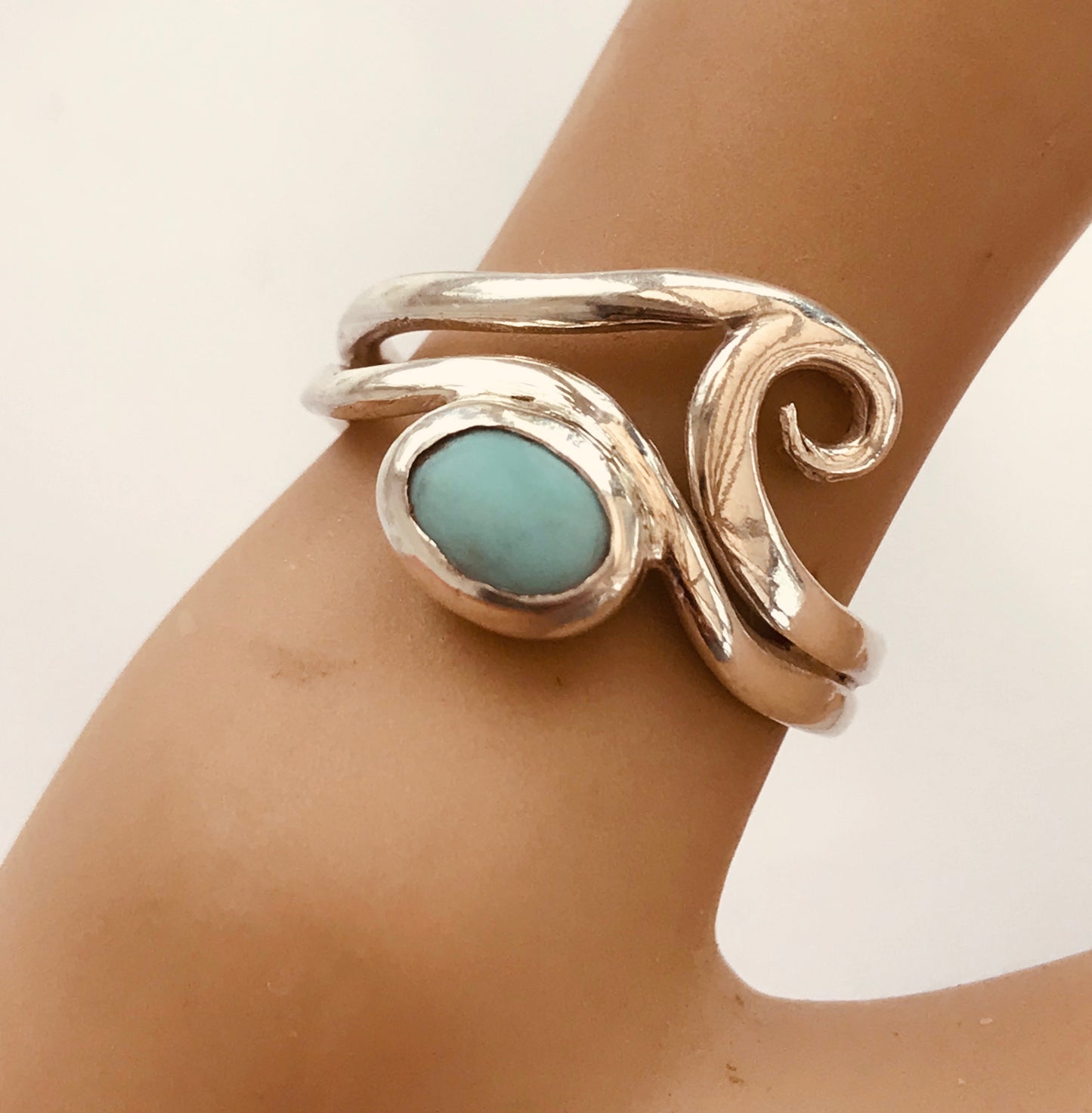 Wave ring oval stone