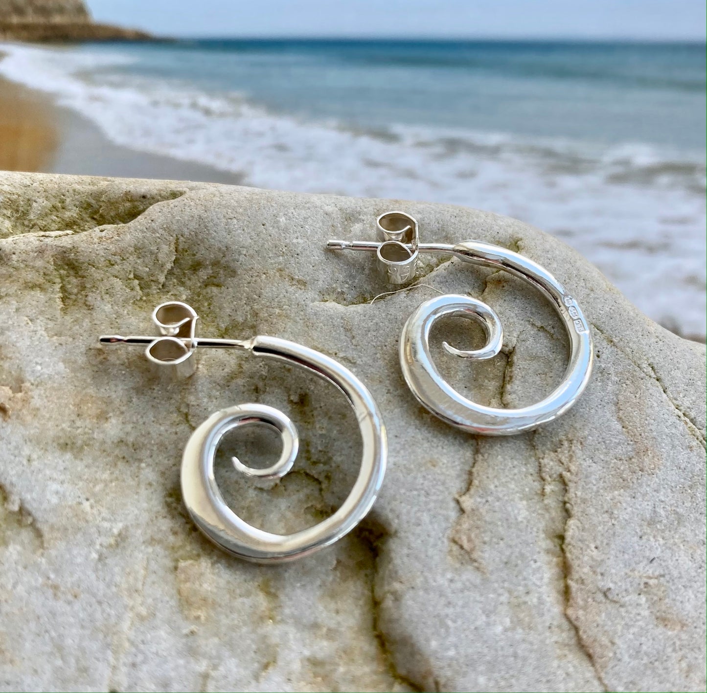 wave curl earring studs