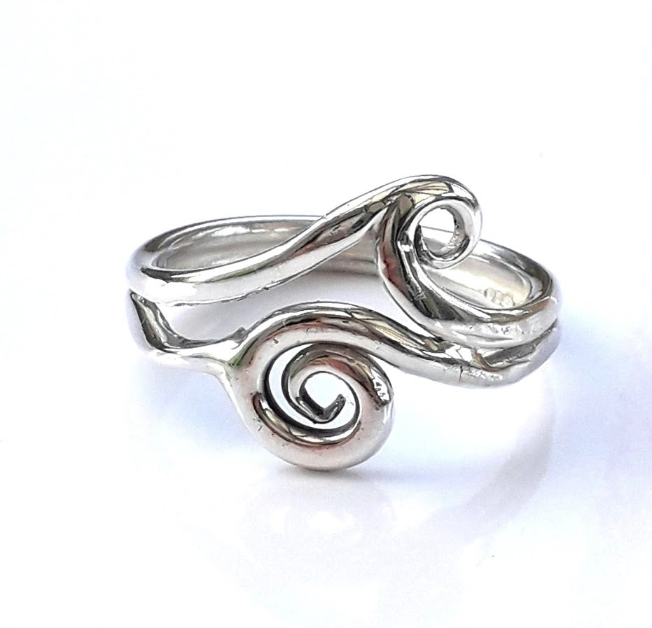 Welsh celtic wave ring