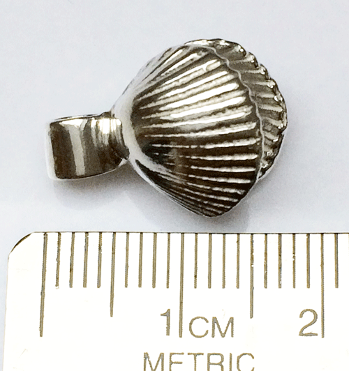 Silver cockle shell charm by Pa-pa