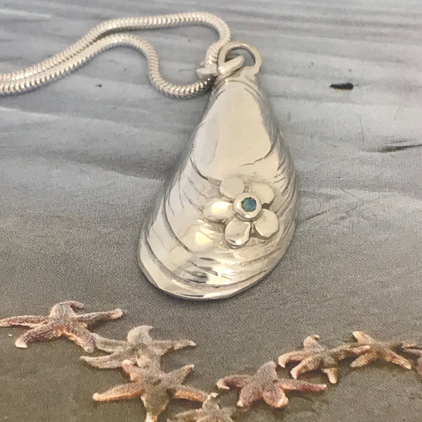 silver mussel shell with flower opal