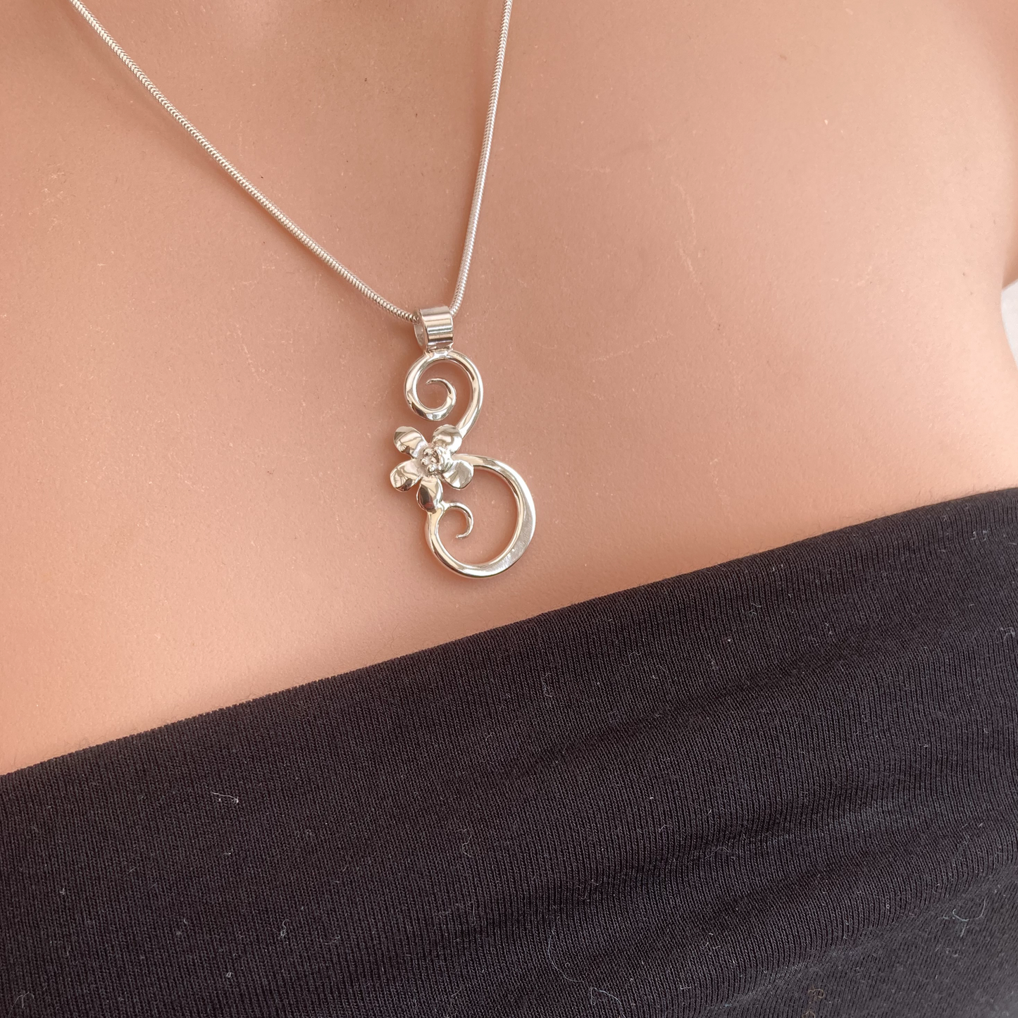 Wild flower curls necklace