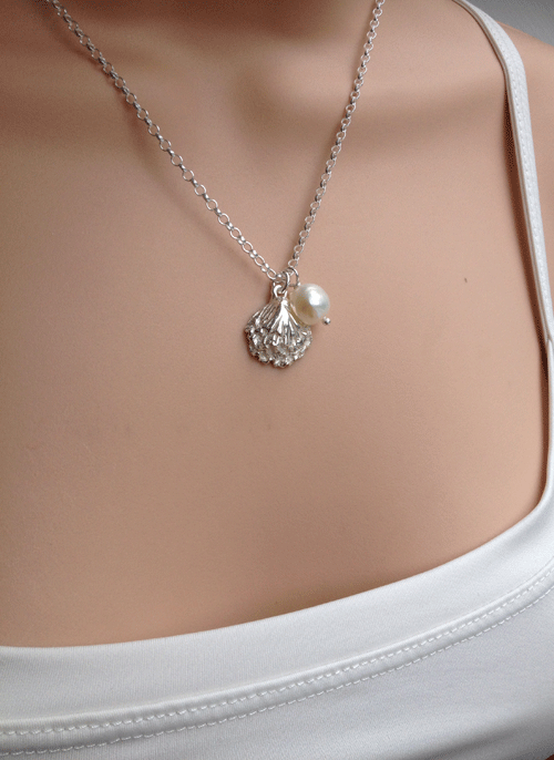 Silver oyster shell necklace by Pa-pa
