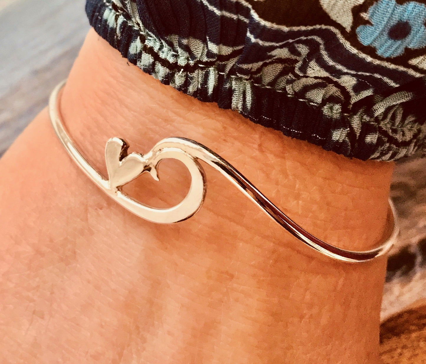Wave heart bangle