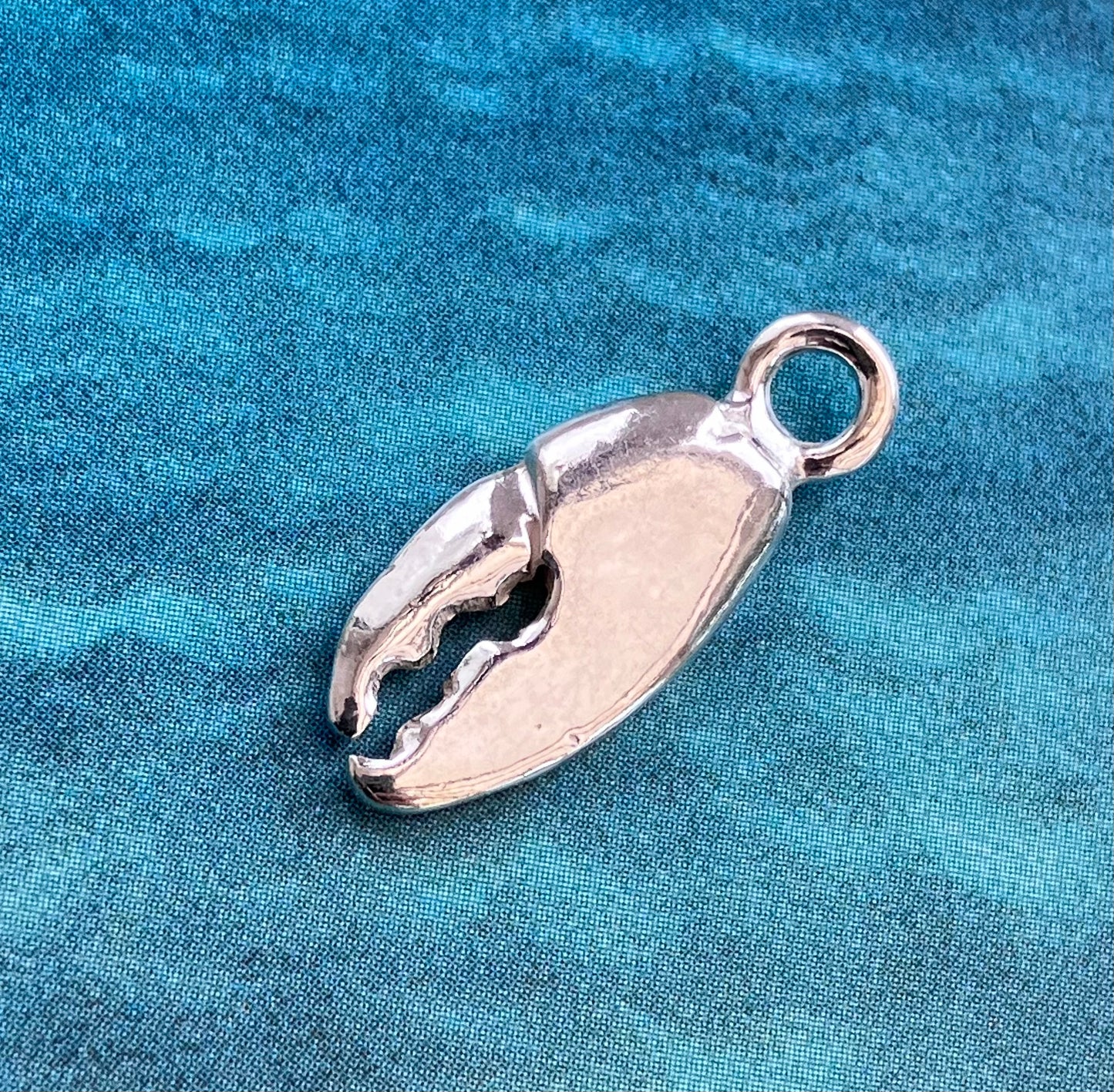 Silver crab claw pendant