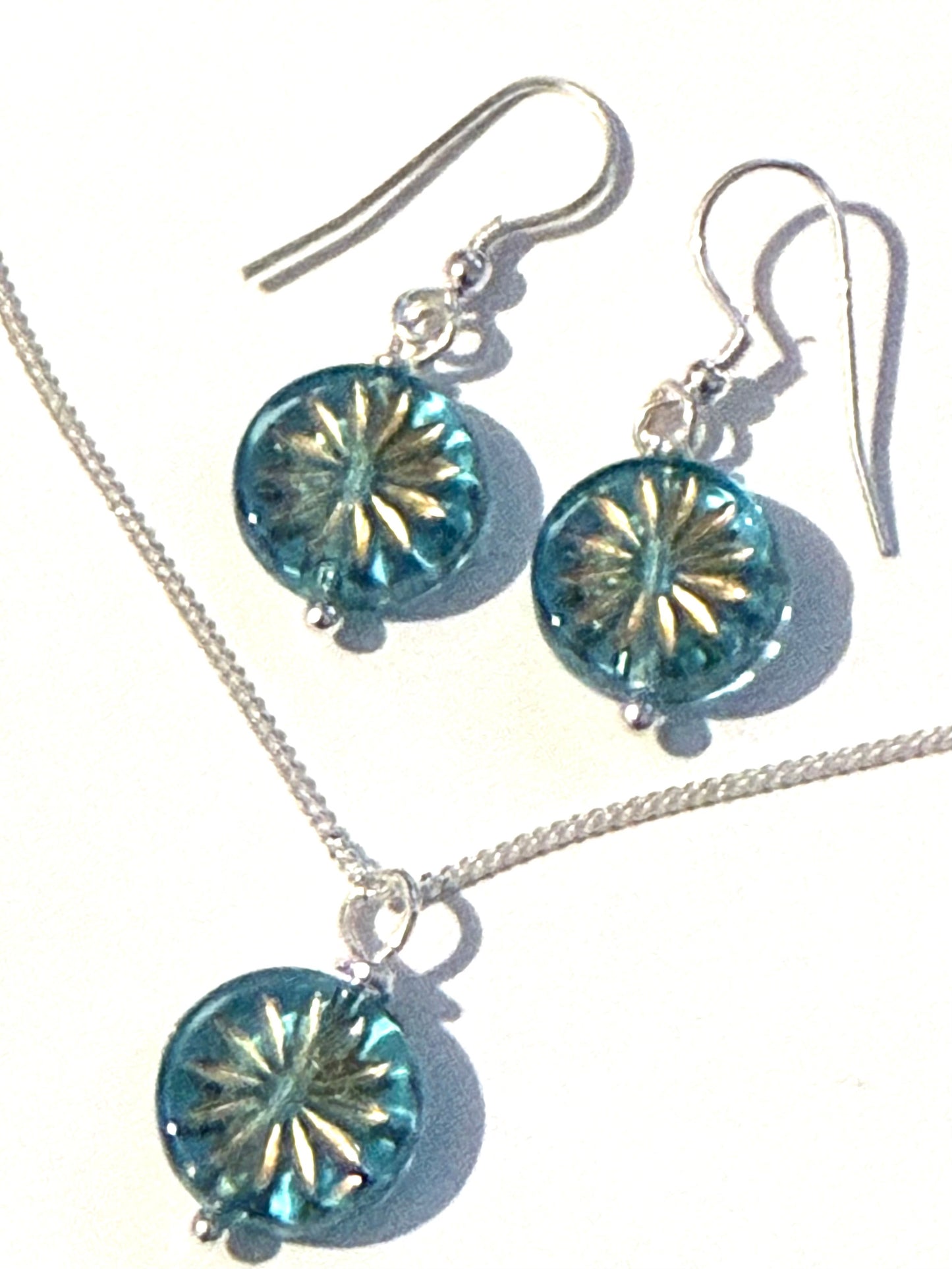 Turquoise glass daisy earrings set