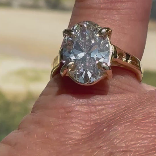 large diamond ring with 18ct solid gold setting 