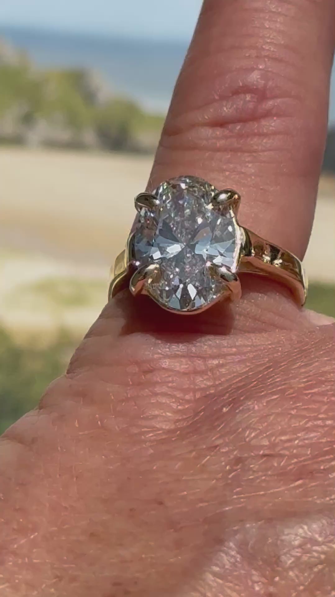 large diamond ring with 18ct solid gold setting 