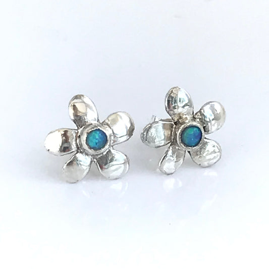 Flower studs with opal