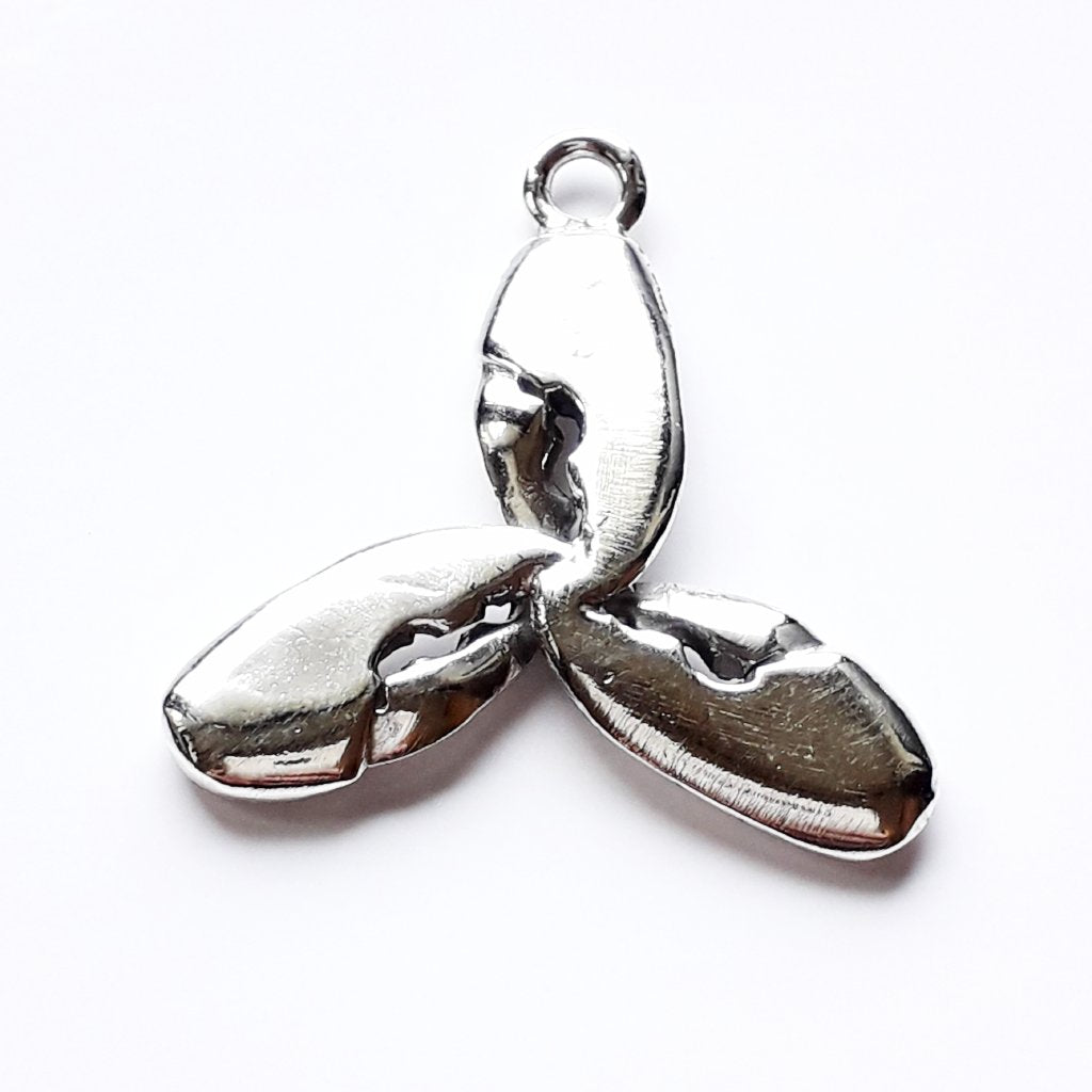 Triquetra lobster claw pendant.