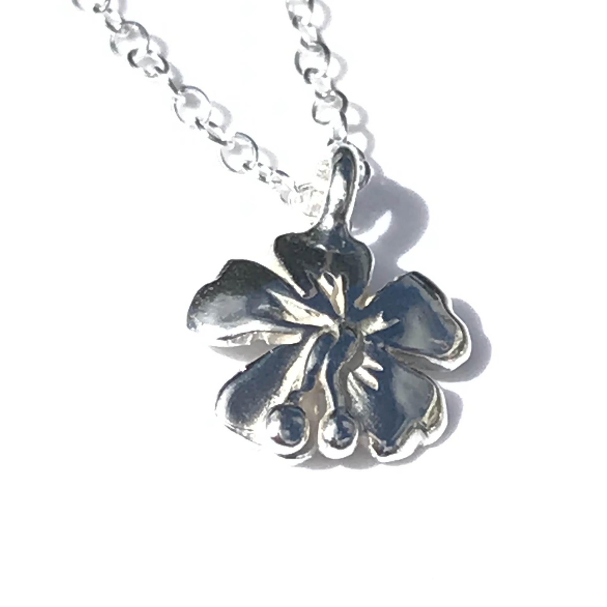 Hibiscus necklace 2025