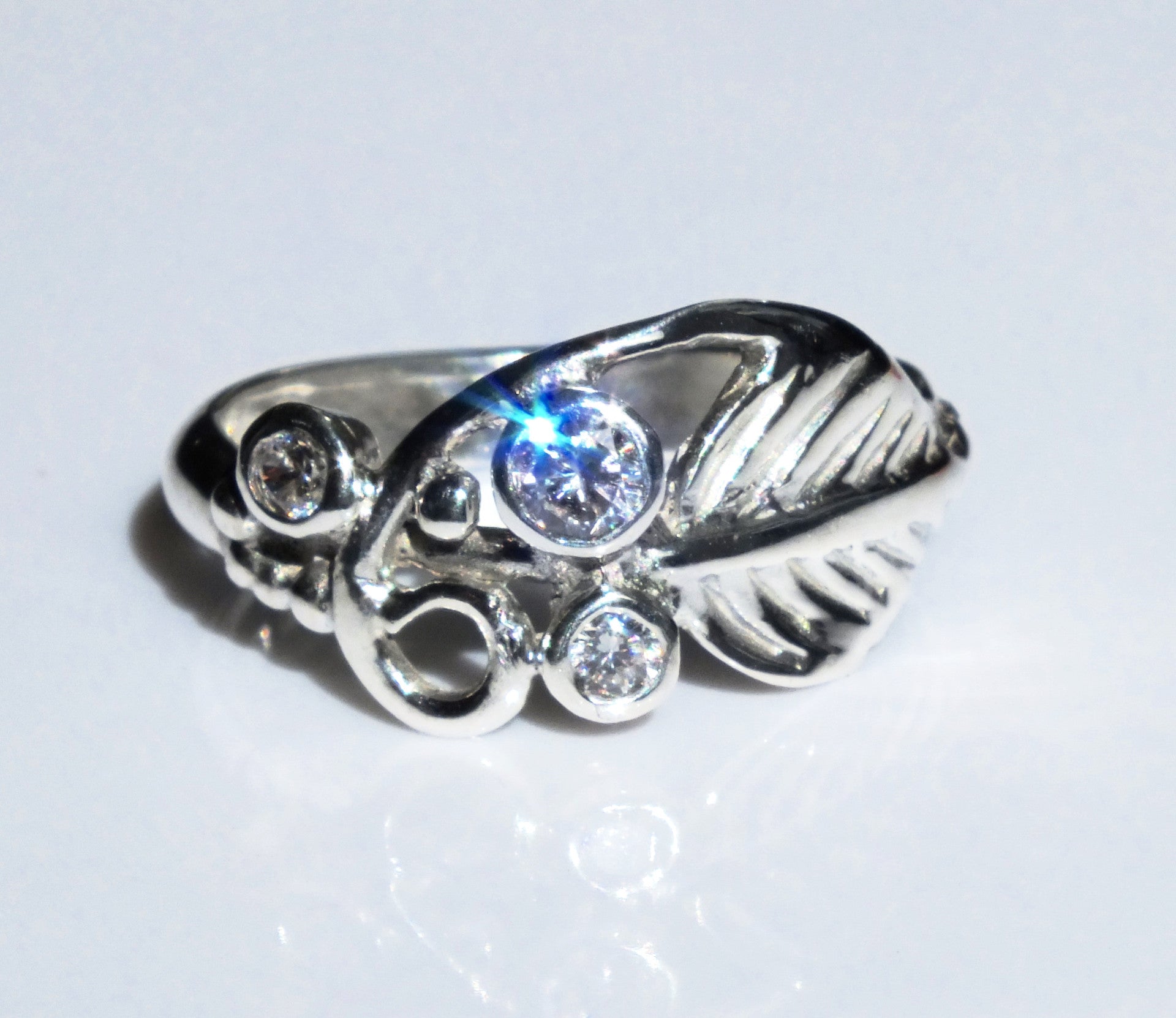 Silver leaf ring with cubic zircona by Pa-pa