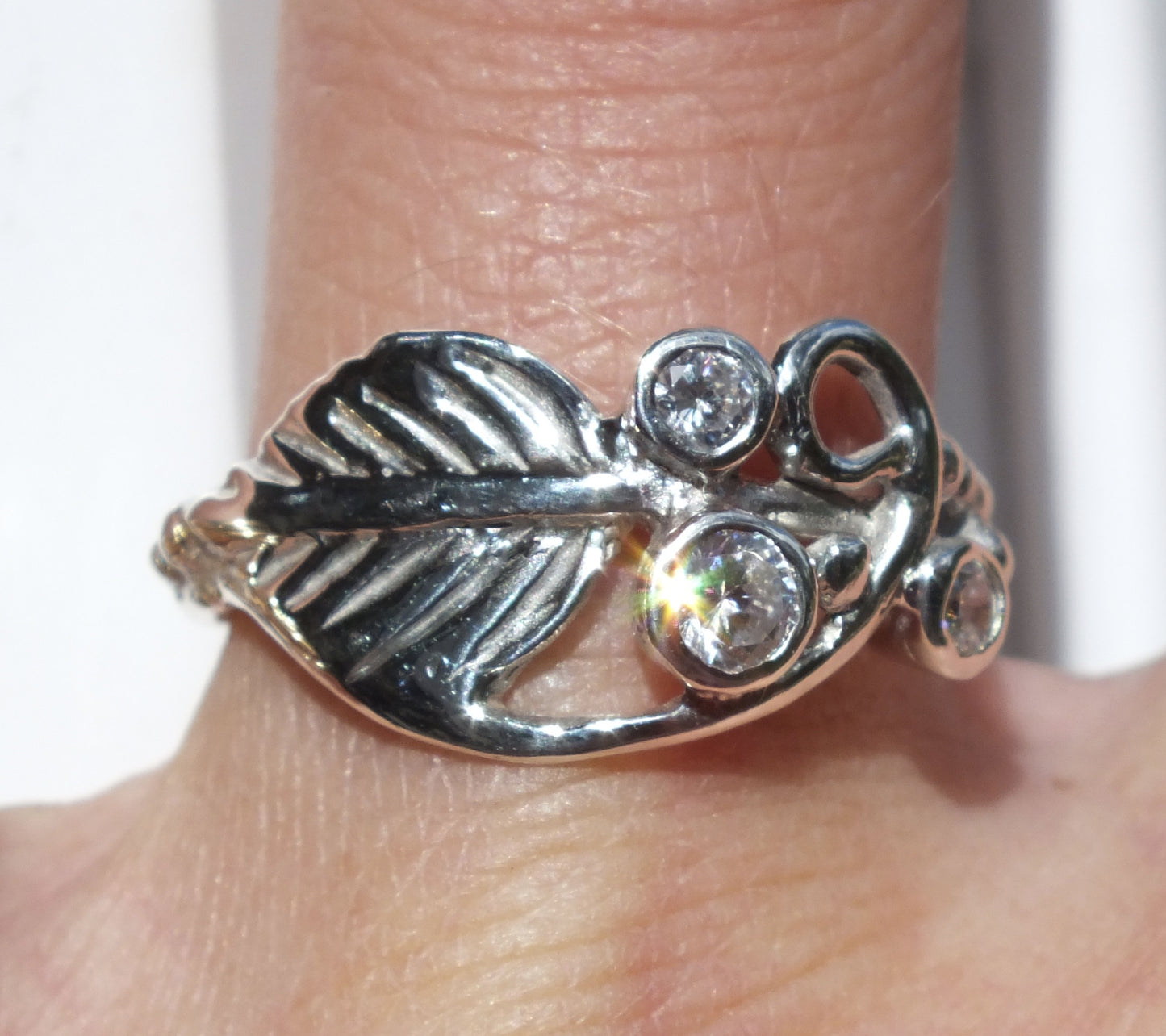 Silver leaf ring with cubic zircona stones by Pa-pa