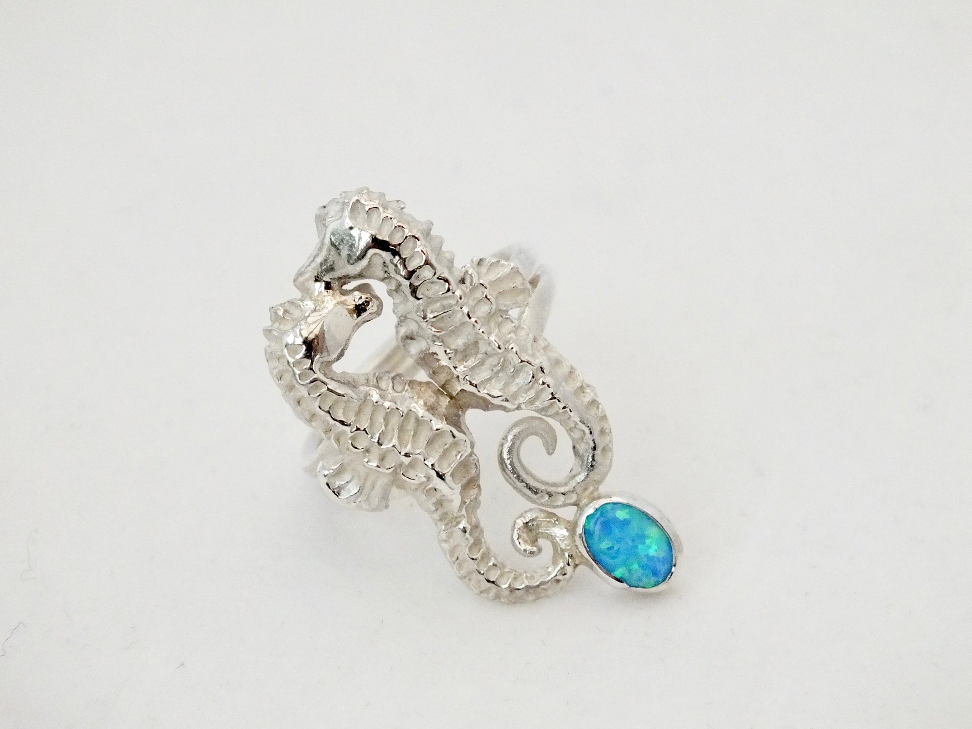 Seahorses ring with opal