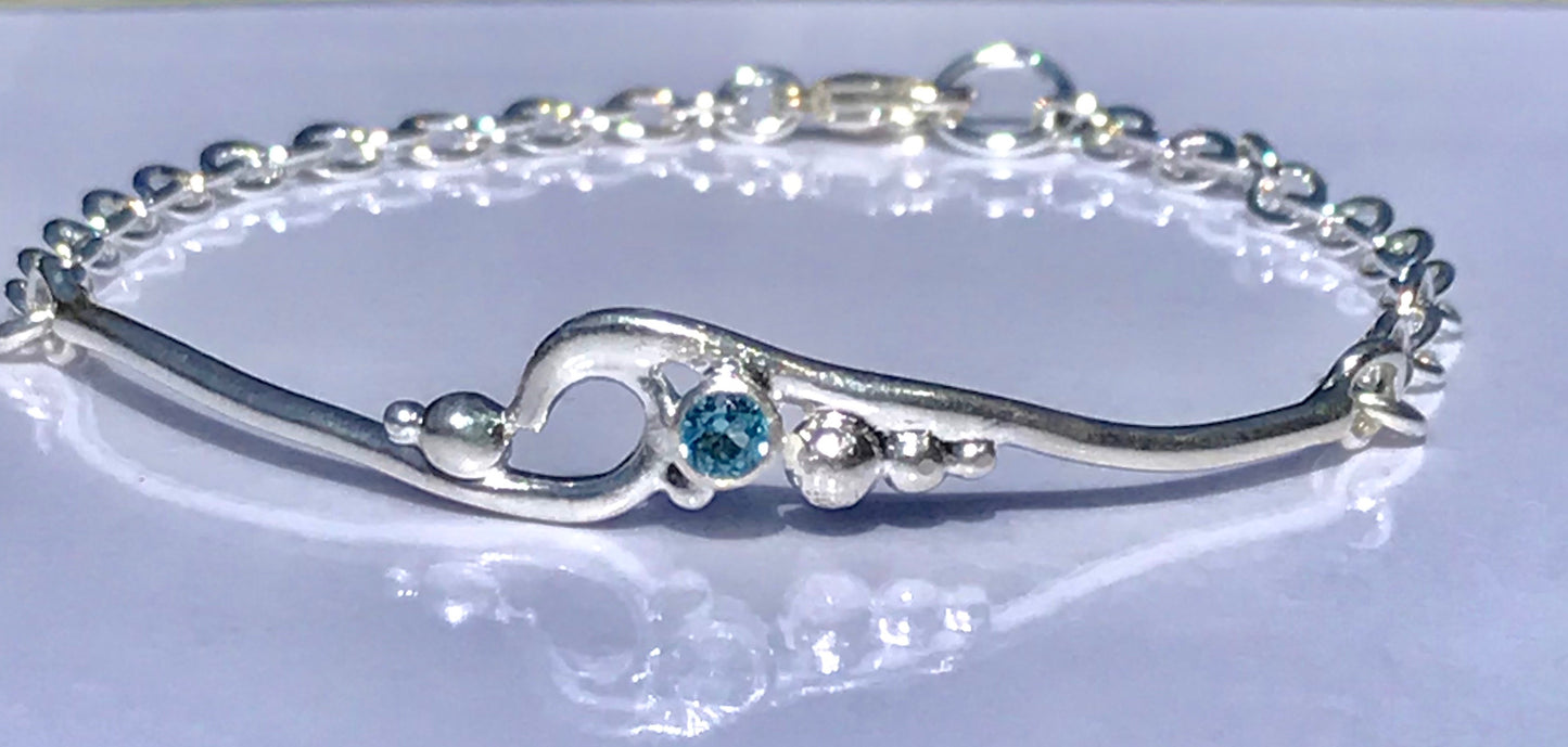Wave bracelet with gemstone and silver pebbles