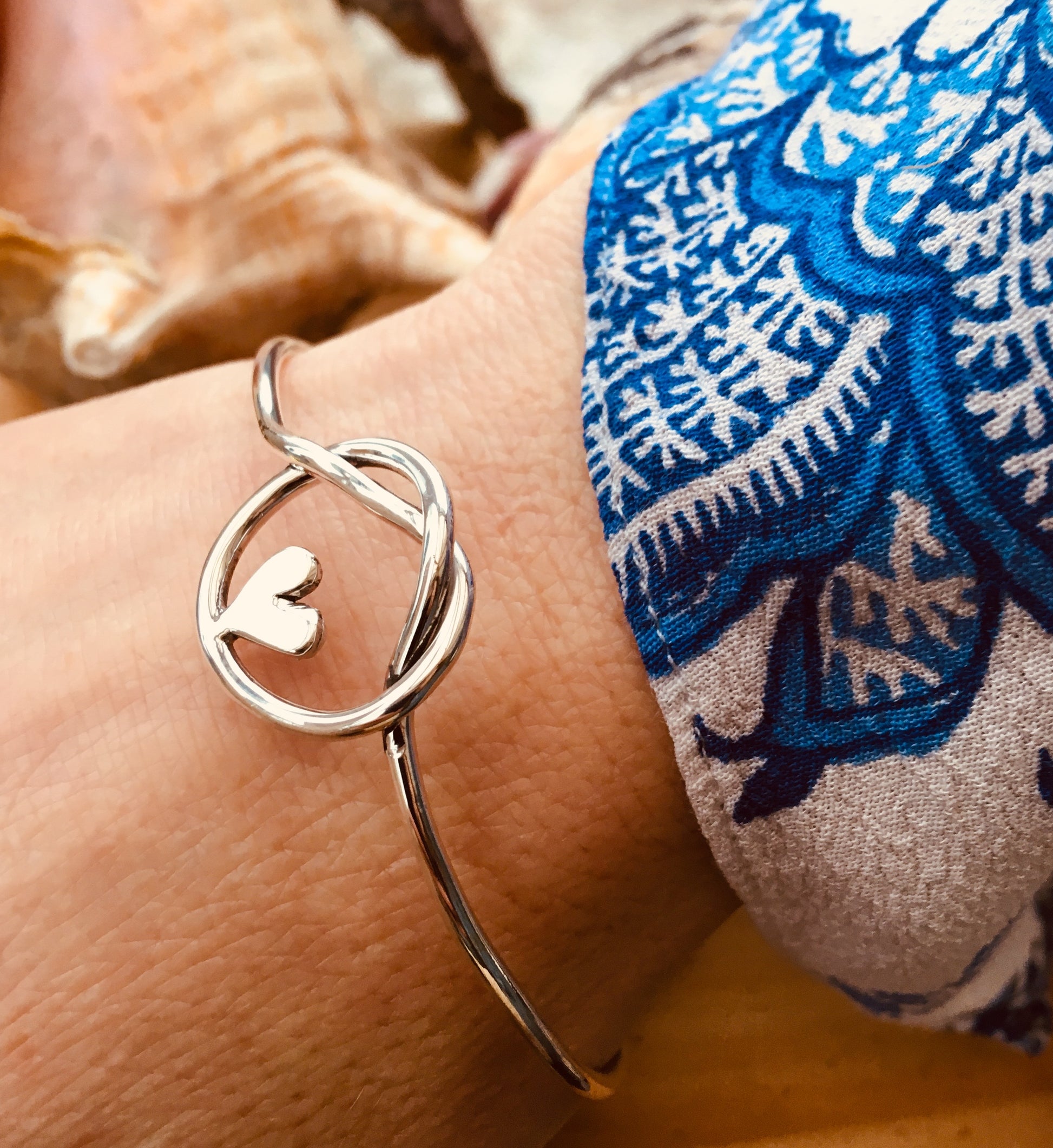 Knot of friendship heart bangle – Pa-pajewellery - Main Image