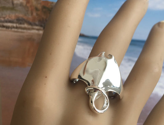 Silver manta ray ring