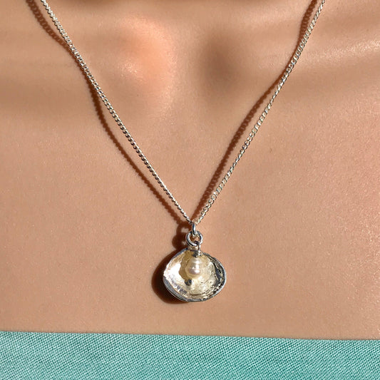 Silver shell necklace with pearl drop