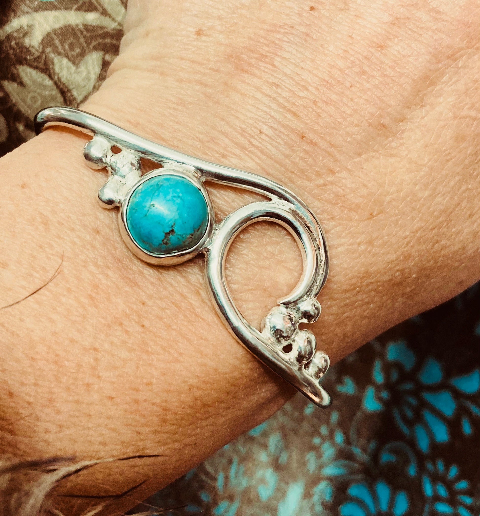 Wave bracelet with turquoise