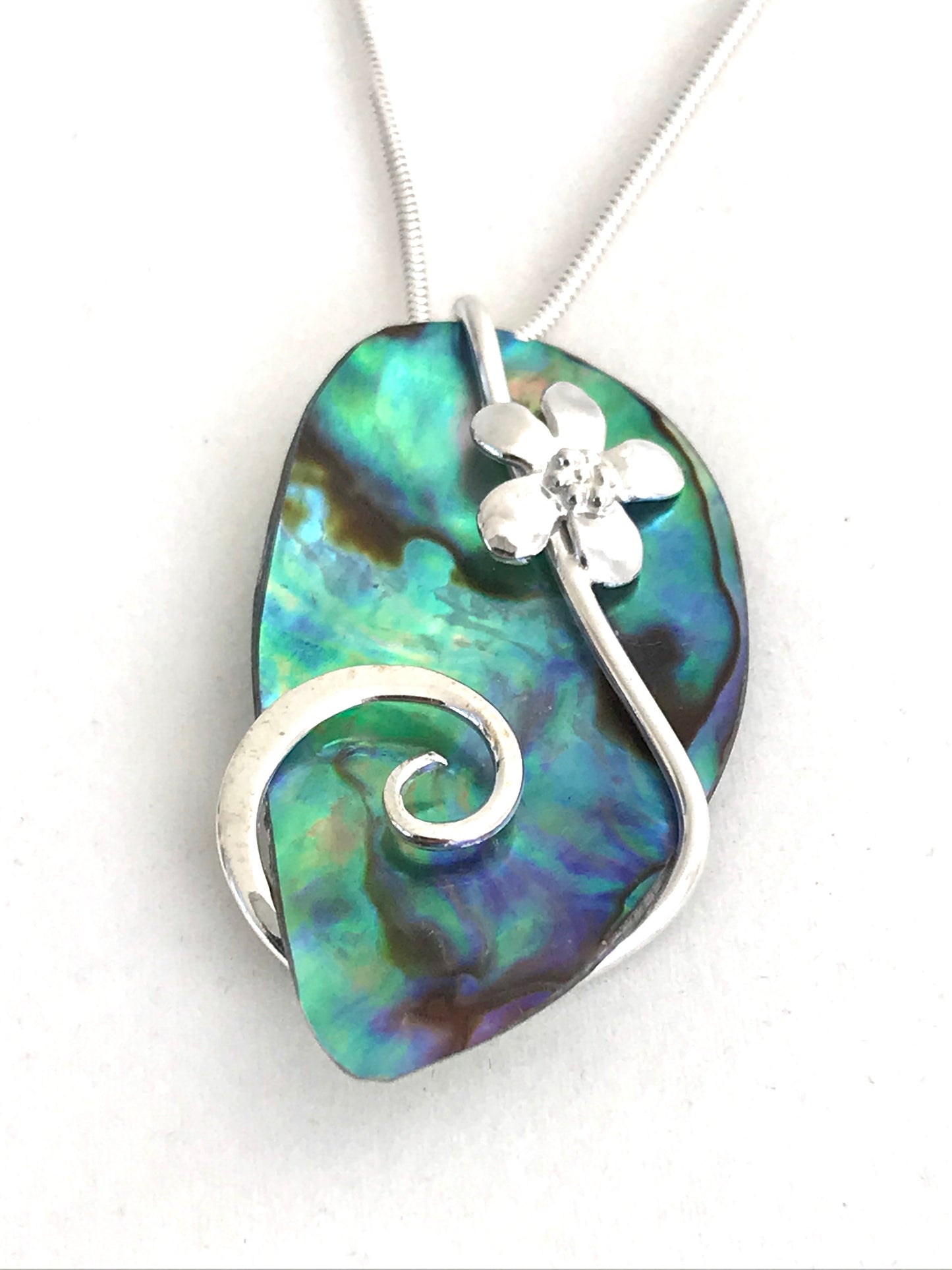Abalone shell necklace with flower