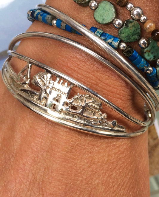 Welsh castle bangle with oak trees