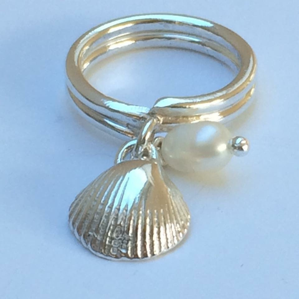 Cockle and pearl charm ring