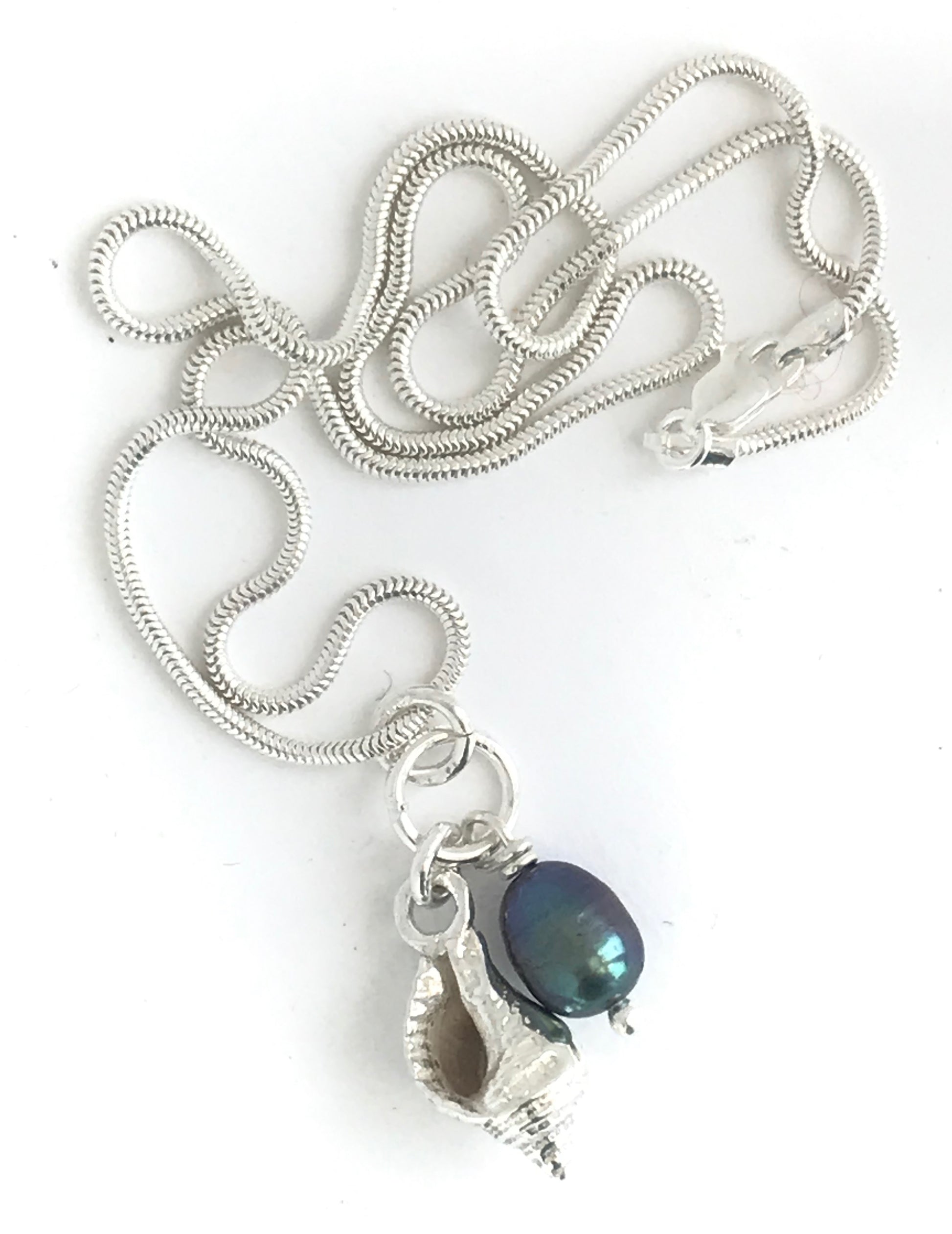 Whelk shell necklace with blue black pearl