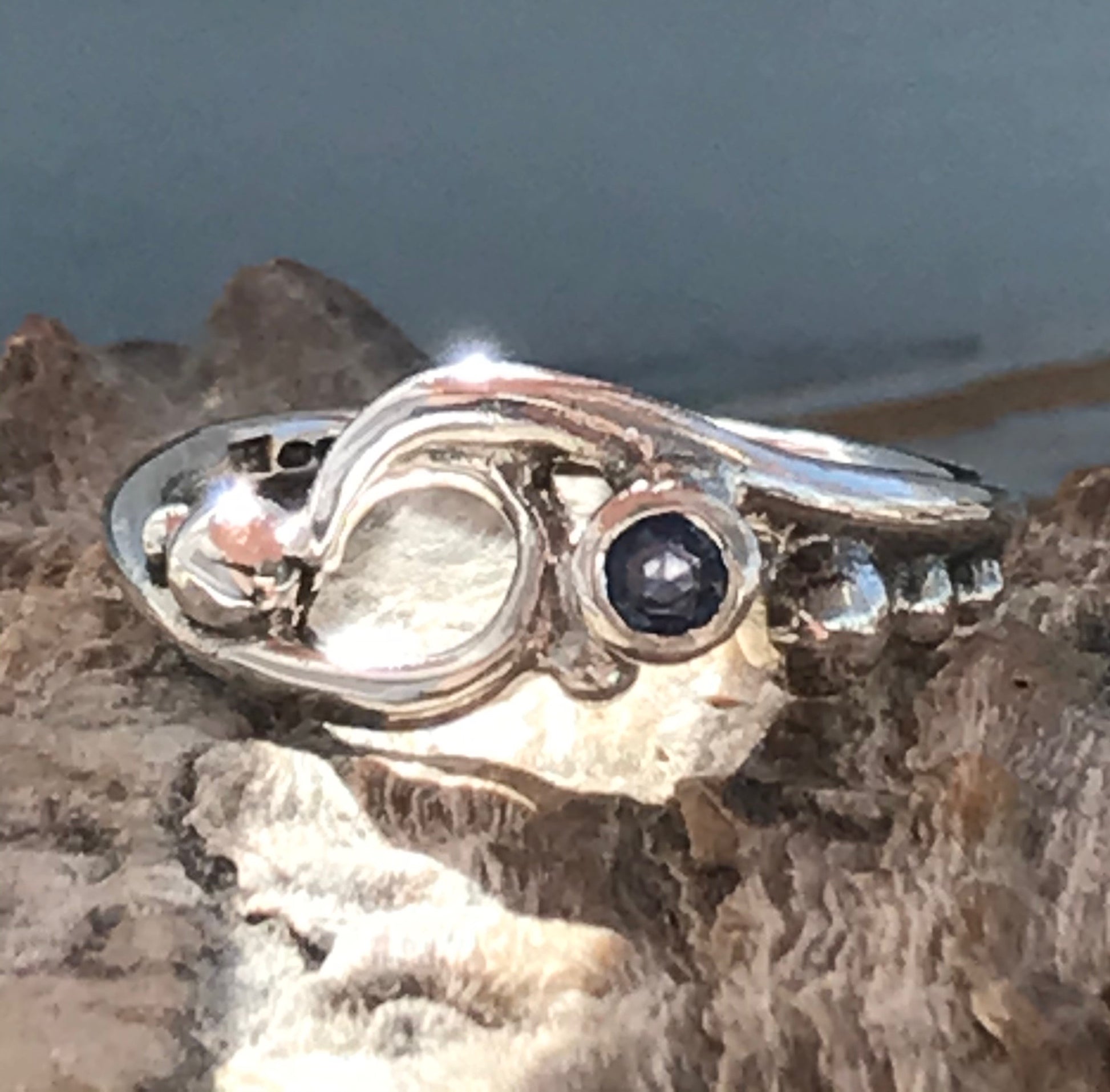 Blue sapphire wave ring