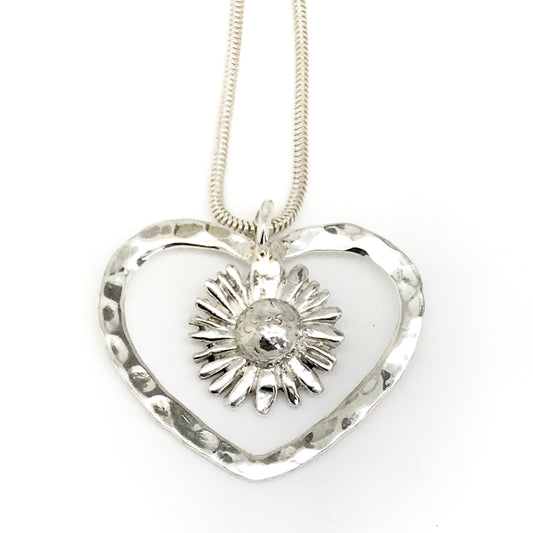 Daisy heart silver necklace