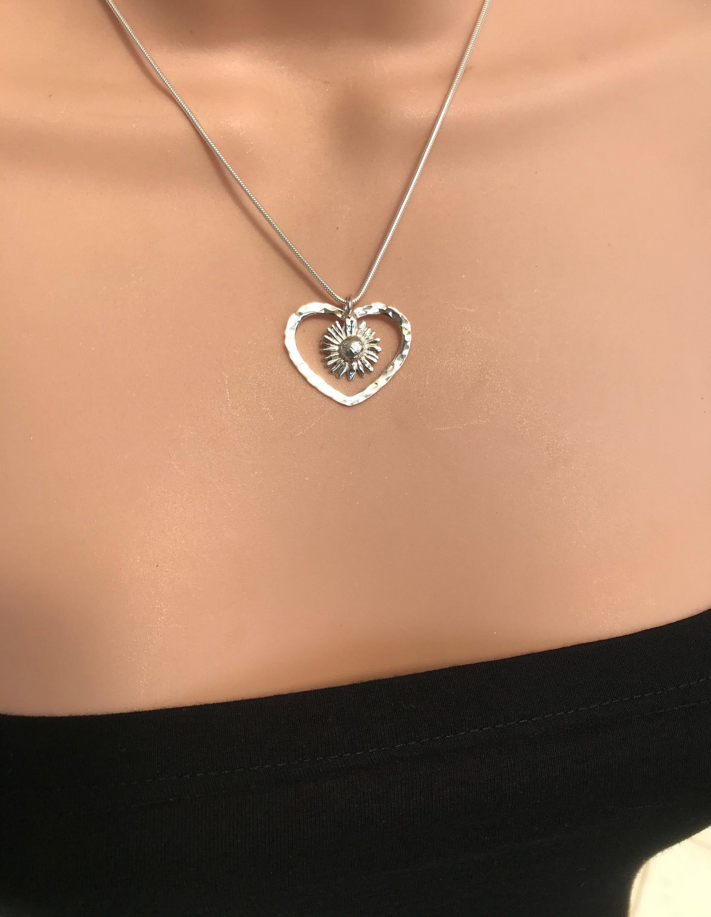 Daisy heart necklace