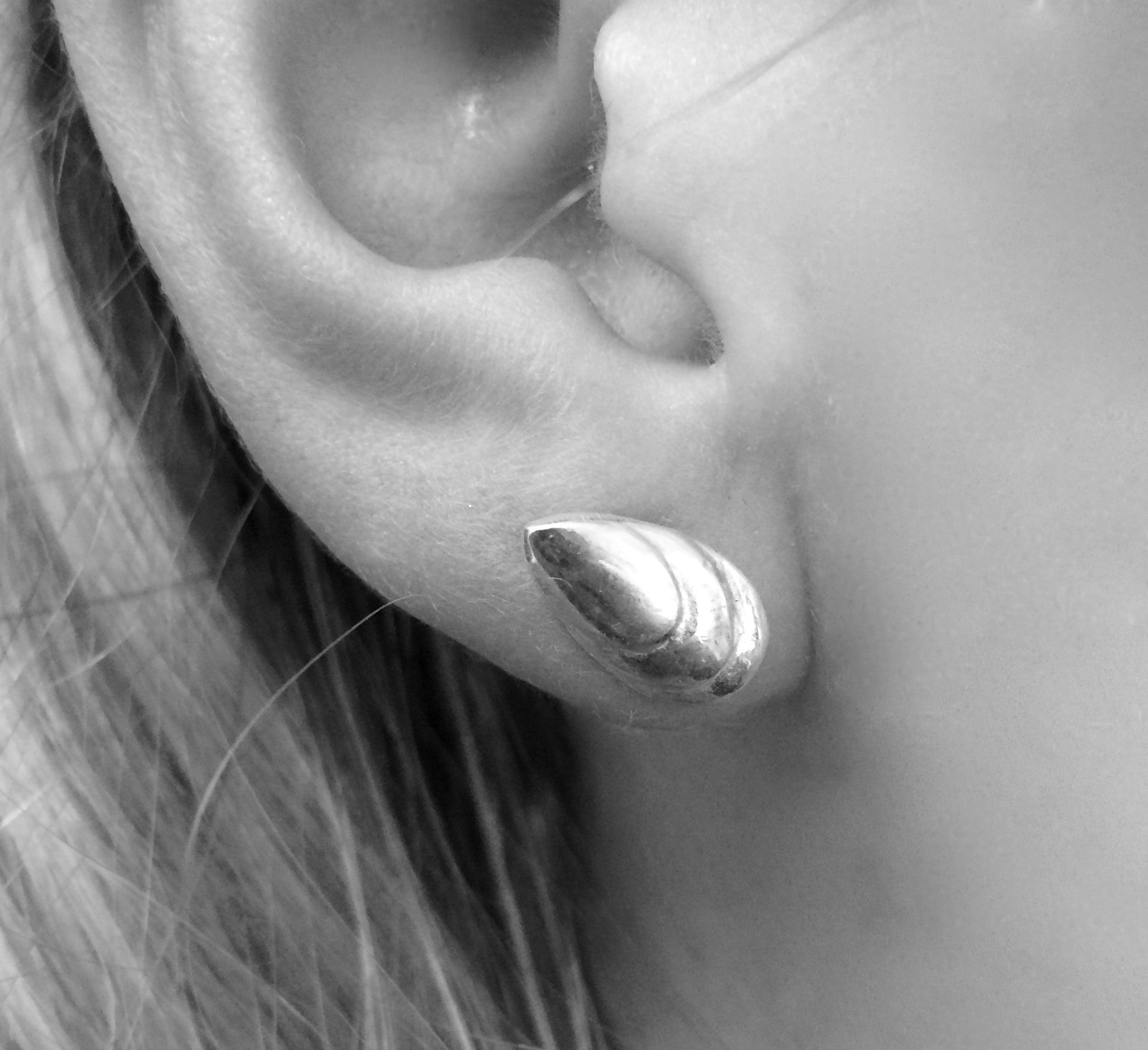 Baby silver mussel shell stud earrings