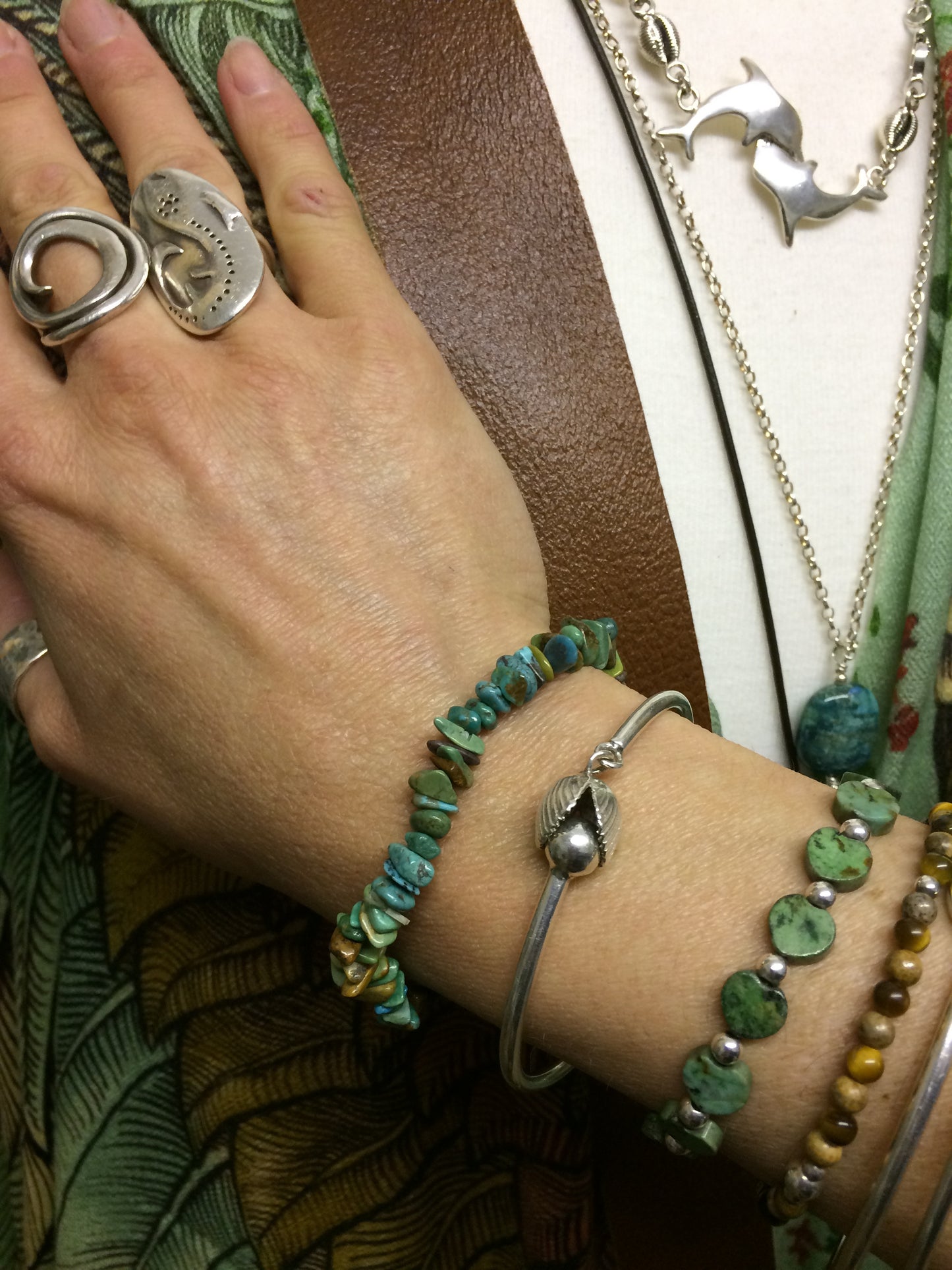 Silver cockle shell clasp bangle