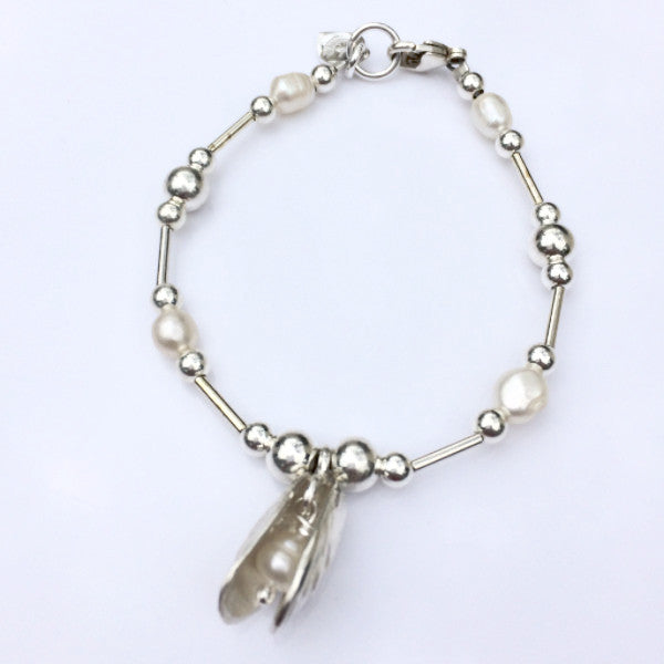 Mussel and pearl bracelet by Pa-pa