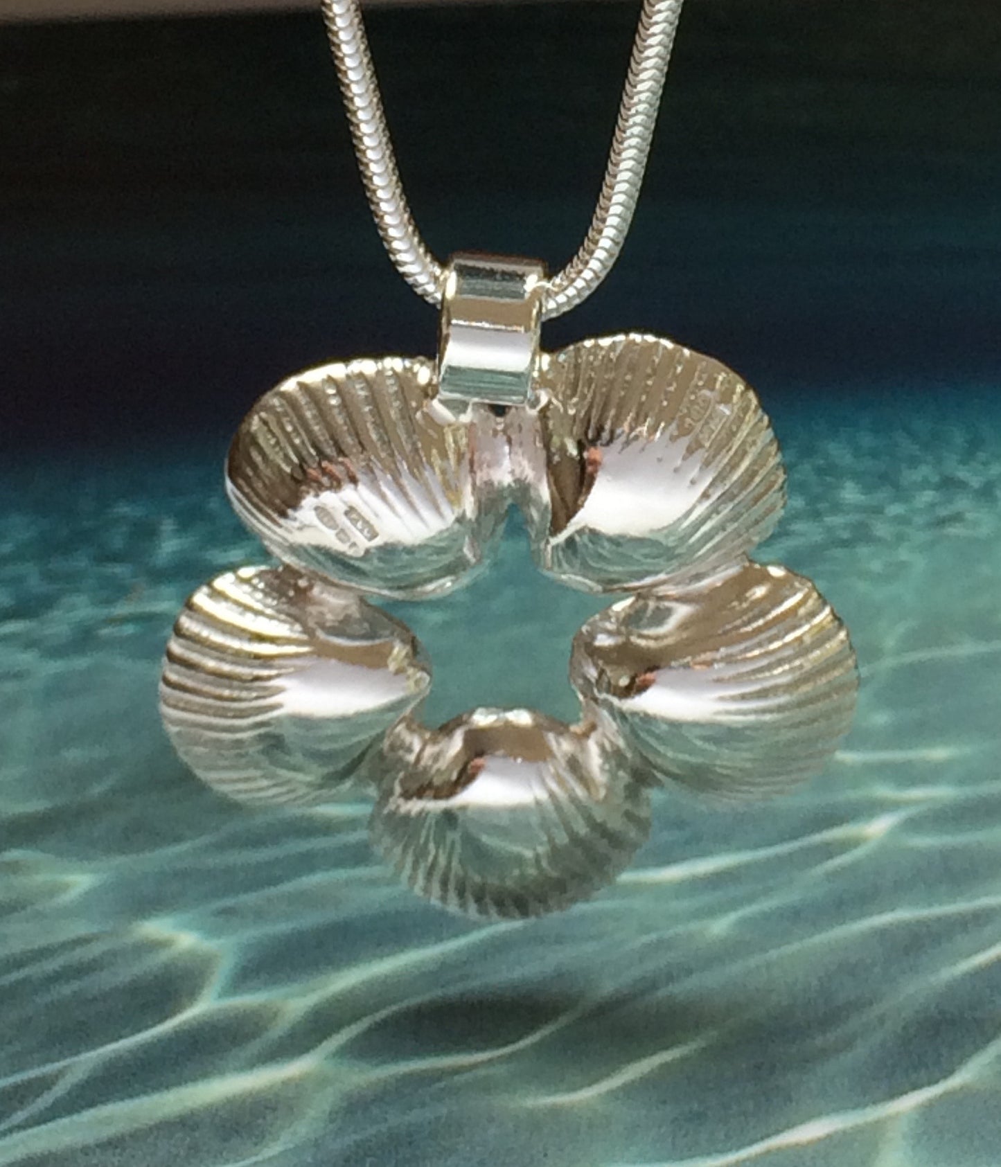 Cockle shell flower necklace by Pa-pa