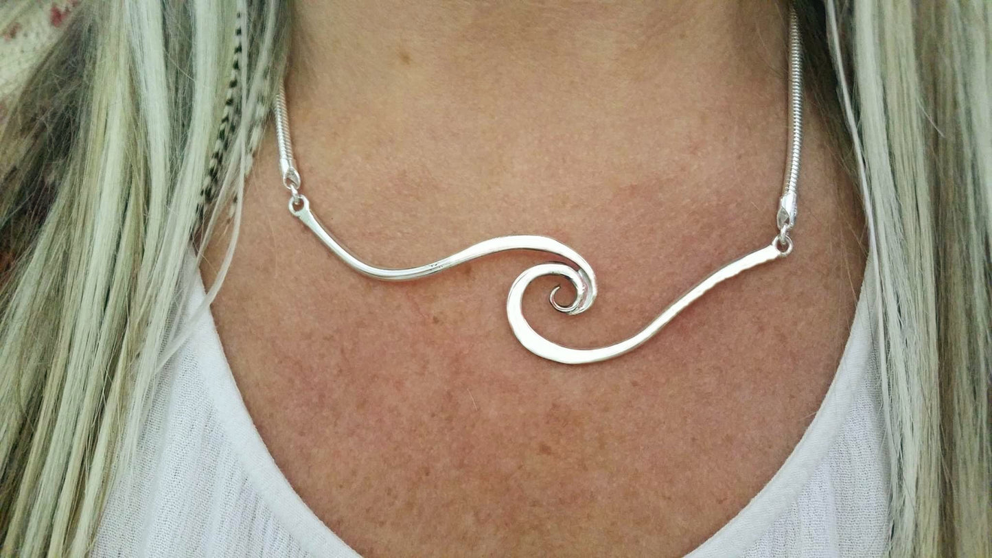 SILVER WAVE NECKLACE